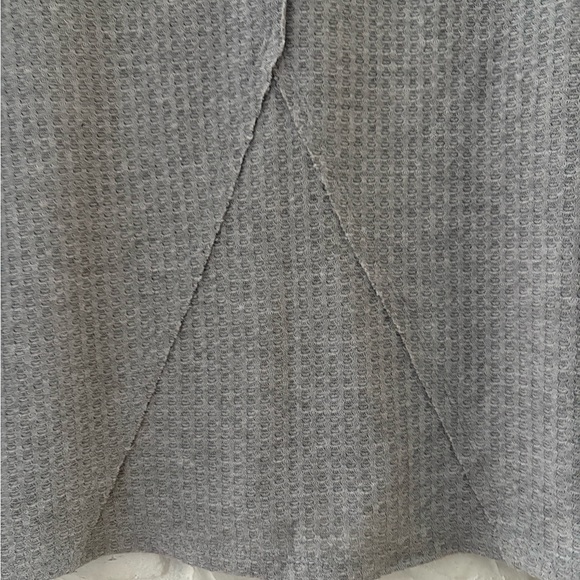 Calvin Klein Jeans Gray Long Sleeve V-Neck Top - Picture 3 of 6